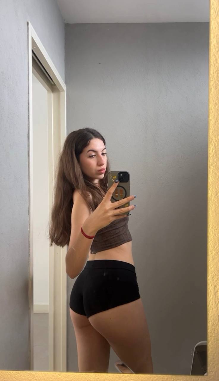 Amber in her underwear in Yantai