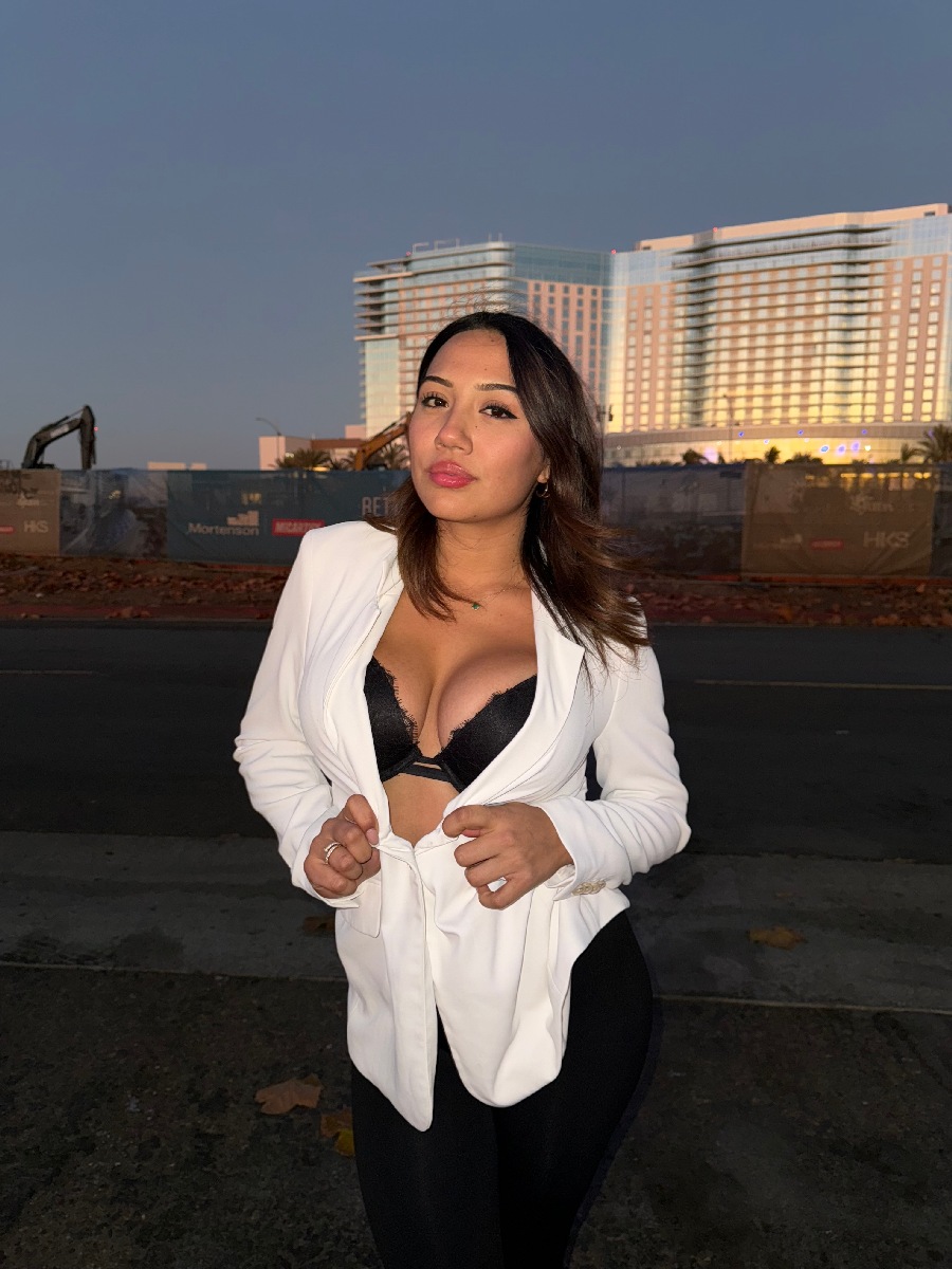 Take a pause and enjoy Ali Cruz — streaming from Yantai