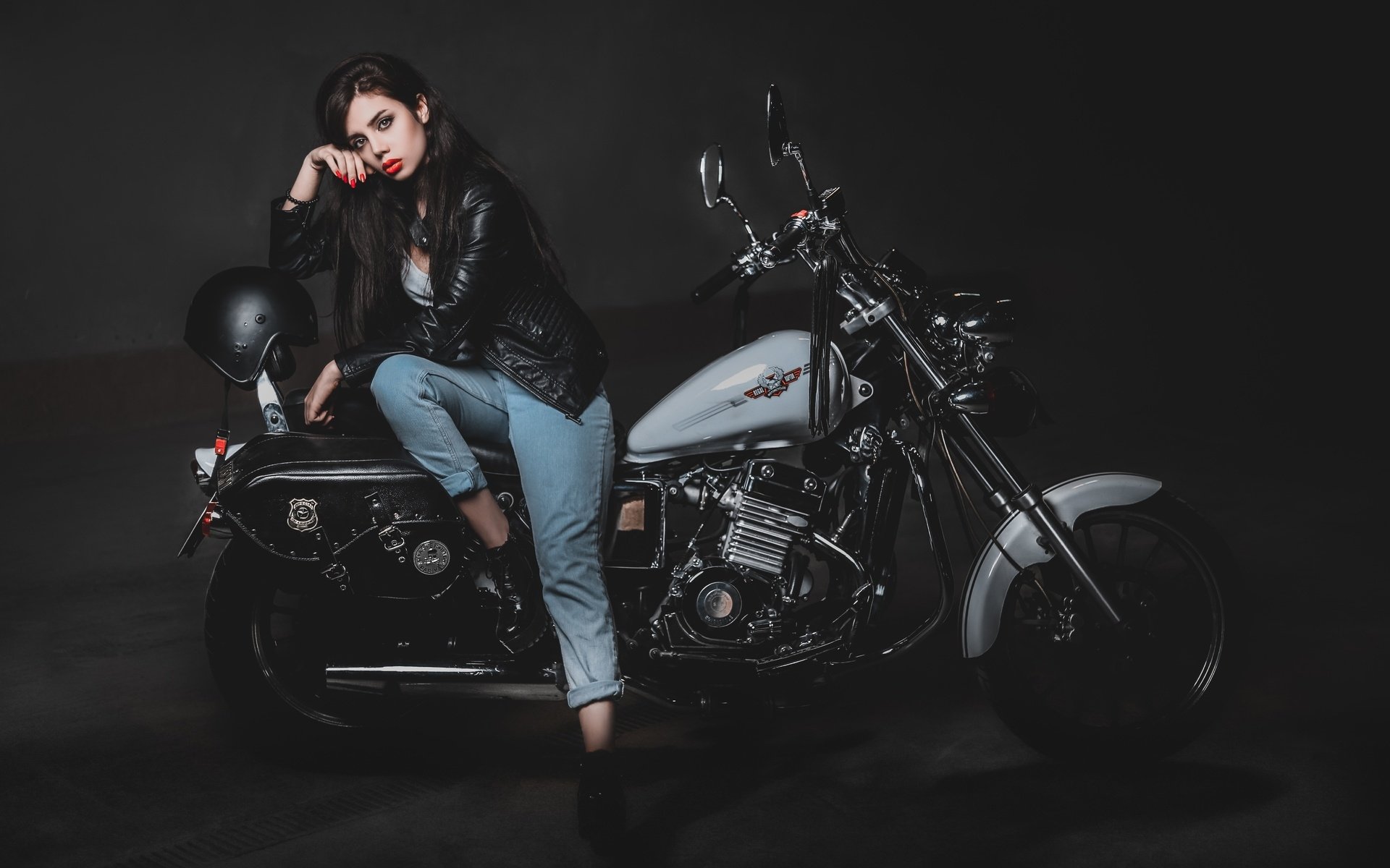 Biker girls: style and drive in Yantai