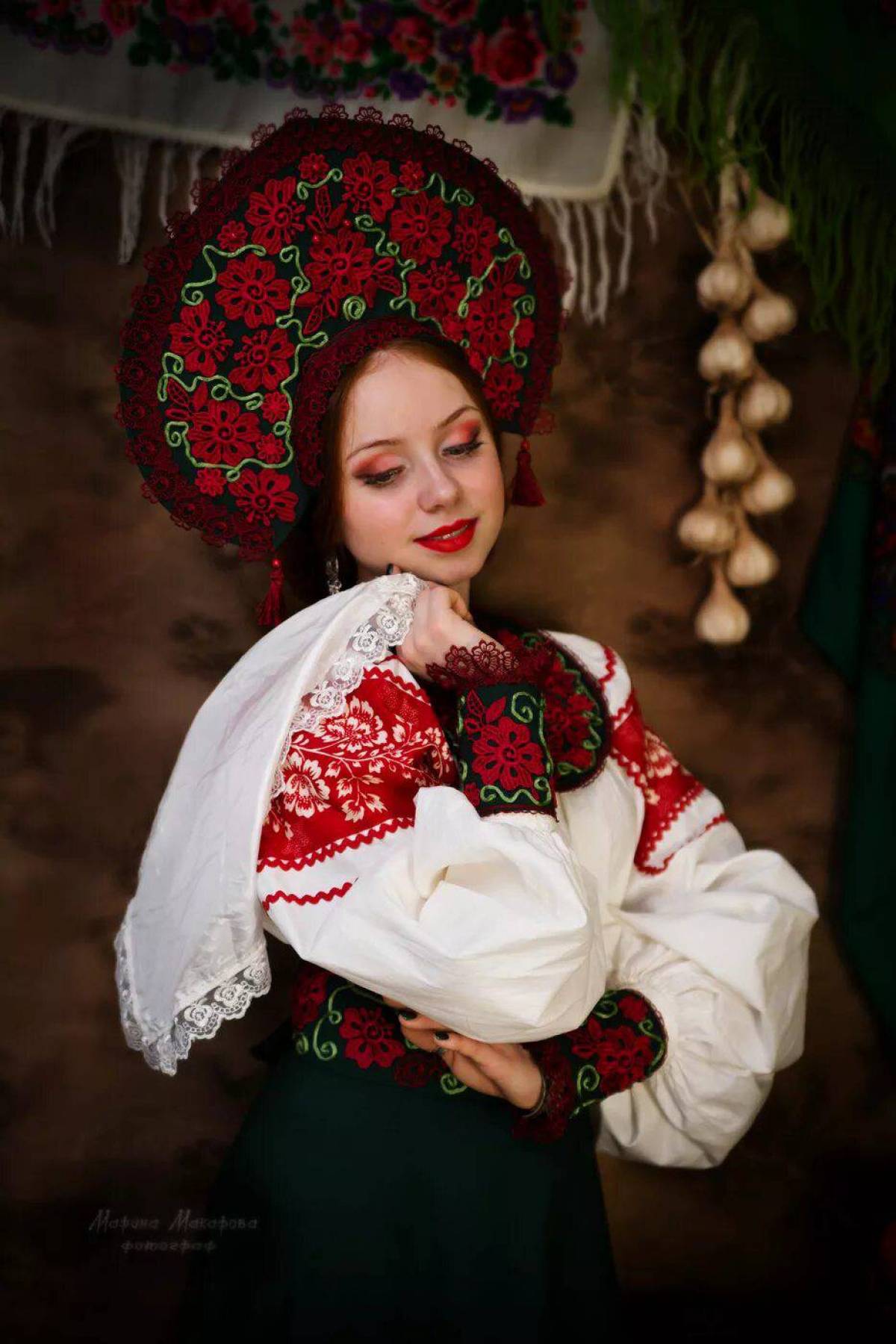 Women in Slavic costumes underwear in Yantai