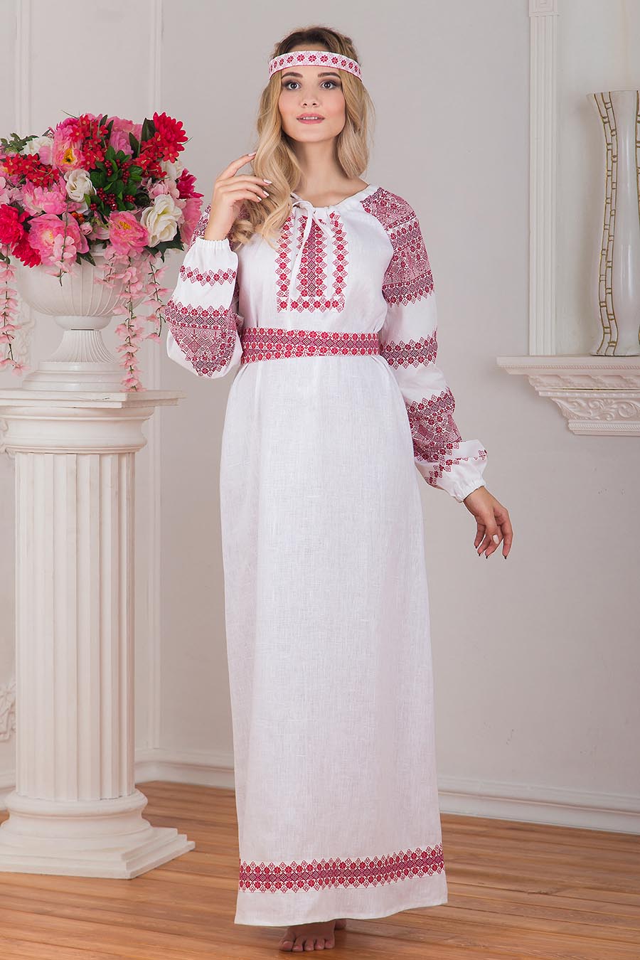 Women in Slavic costumes in Yantai