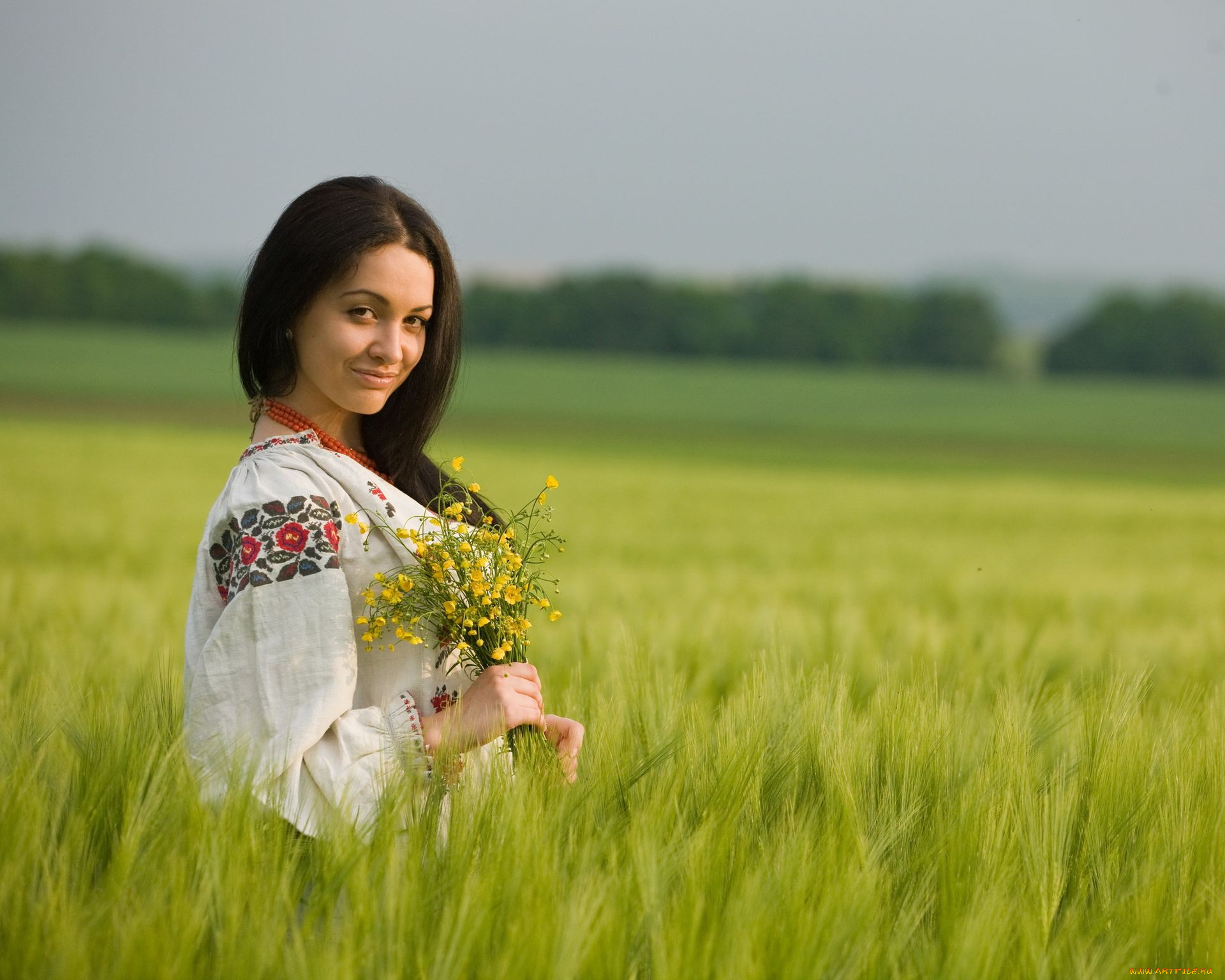 Women in Slavic costumes in Yantai