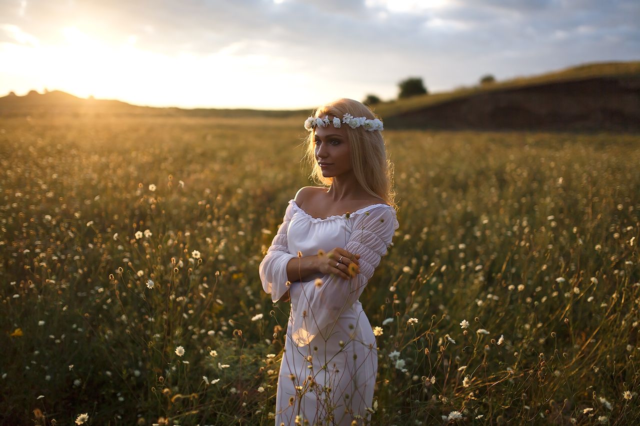 Girls in Slavic costumes in Yantai