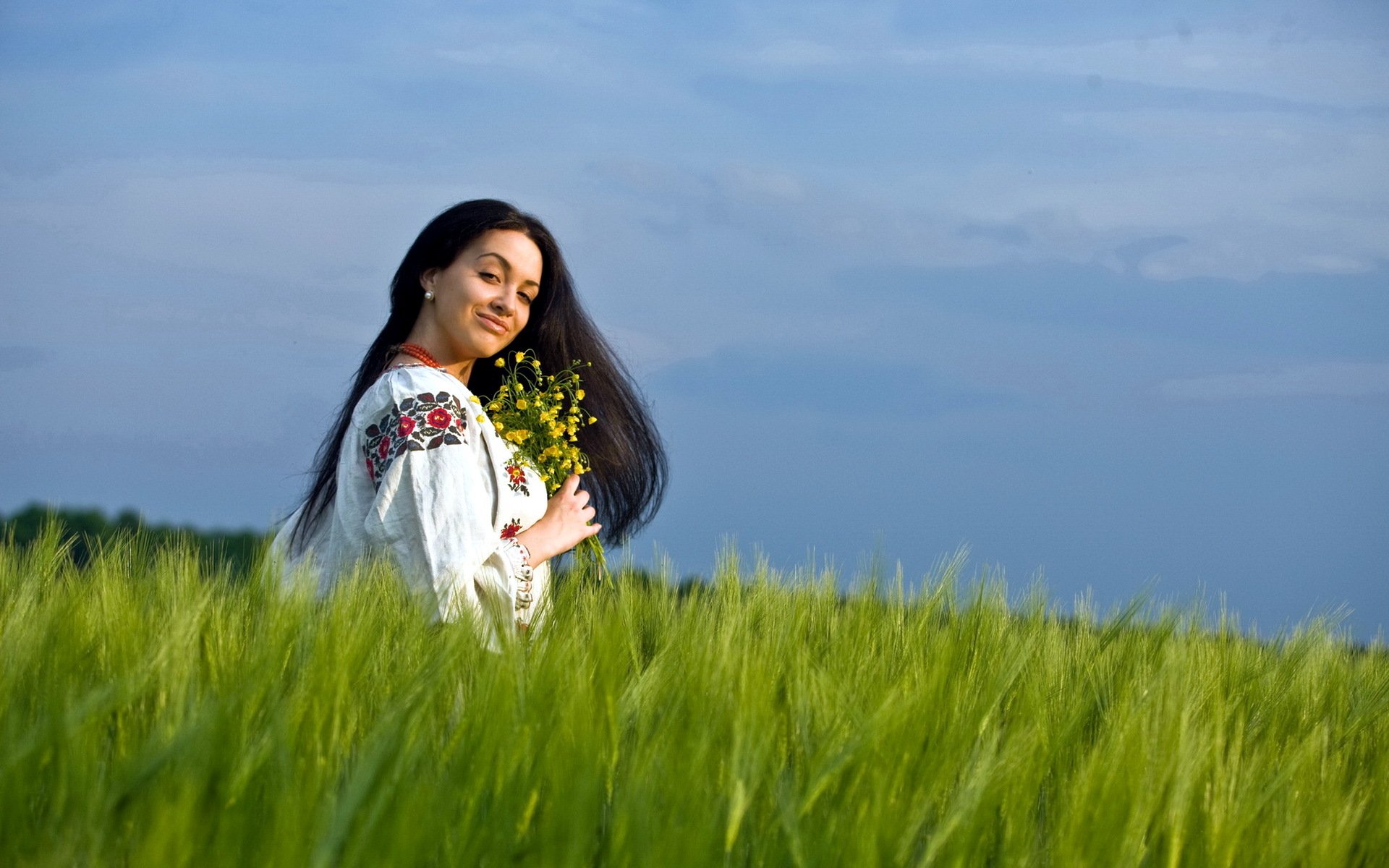 Girls in Slavic costumes in Yantai