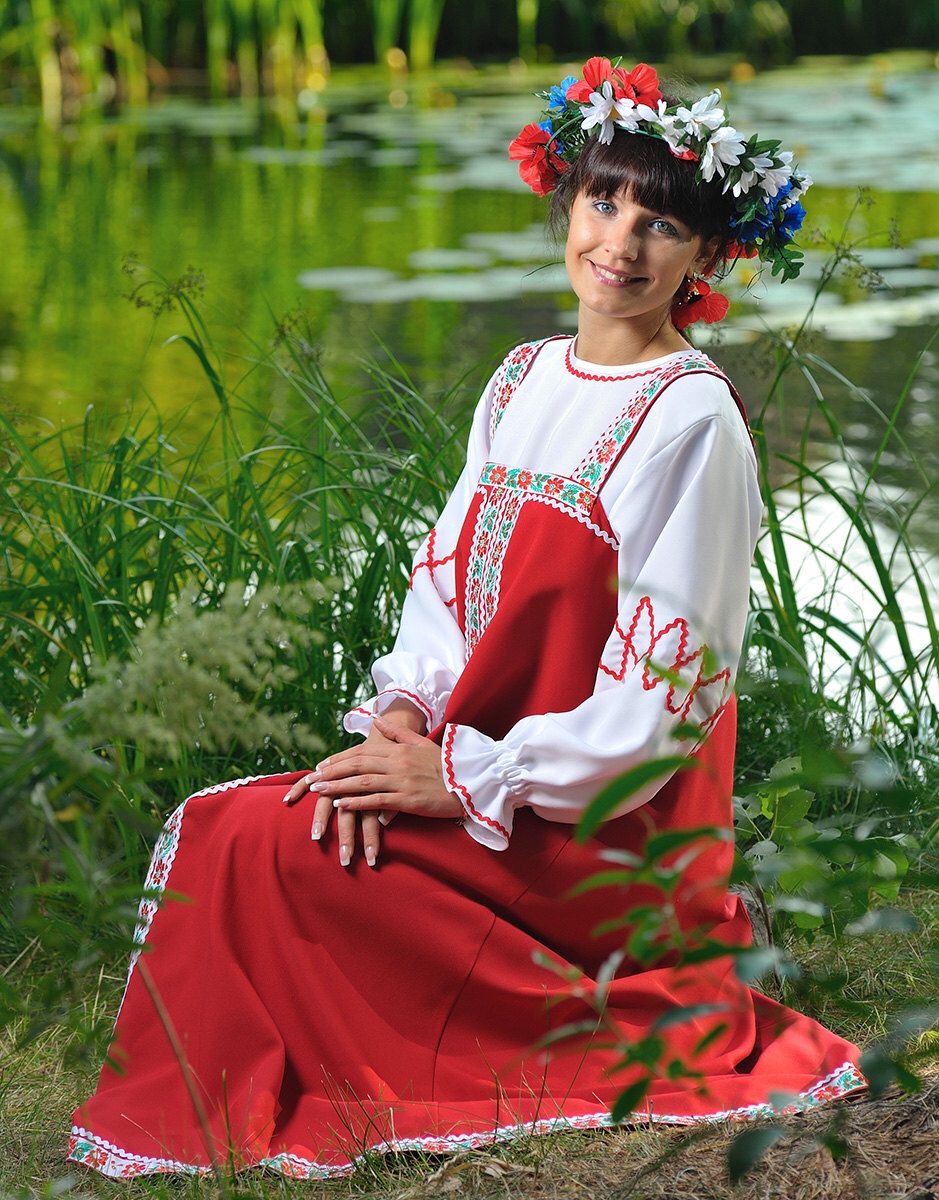 Beautiful girl Girls in Slavic costumes in Yantai