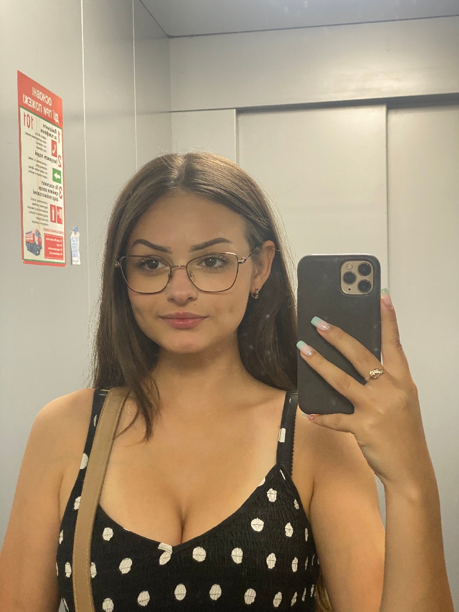 Sexy model Stacy in Yantai